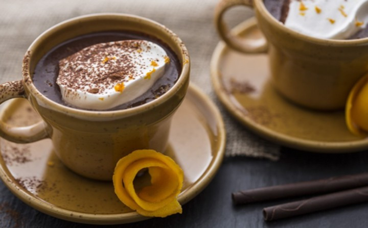 Chocolate sữa ít chất béo: Sữa không chỉ là thức uống bù nước tuyệt vời mà còn cung cấp canxi và protein - những dưỡng chất cần thiết cho cơ thể. Người bị bệnh tiểu đường nên lựa chọn loại chocolate sữa ít chất béo. Trong 500ml chocolate sữa cung cấp khoảng 20gam protein và 20gam carbonhydrat.