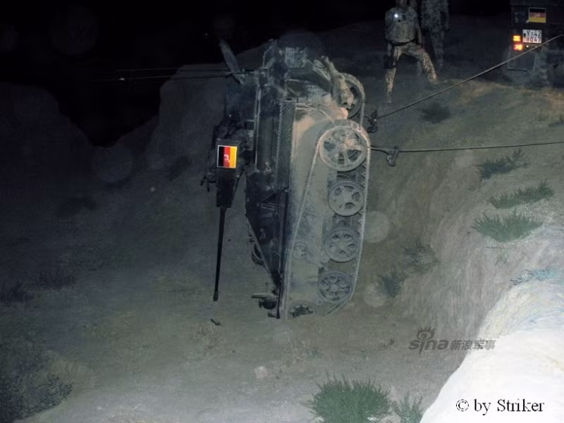 Xe bọc thép hạng nhẹ Wiesel của Đức.