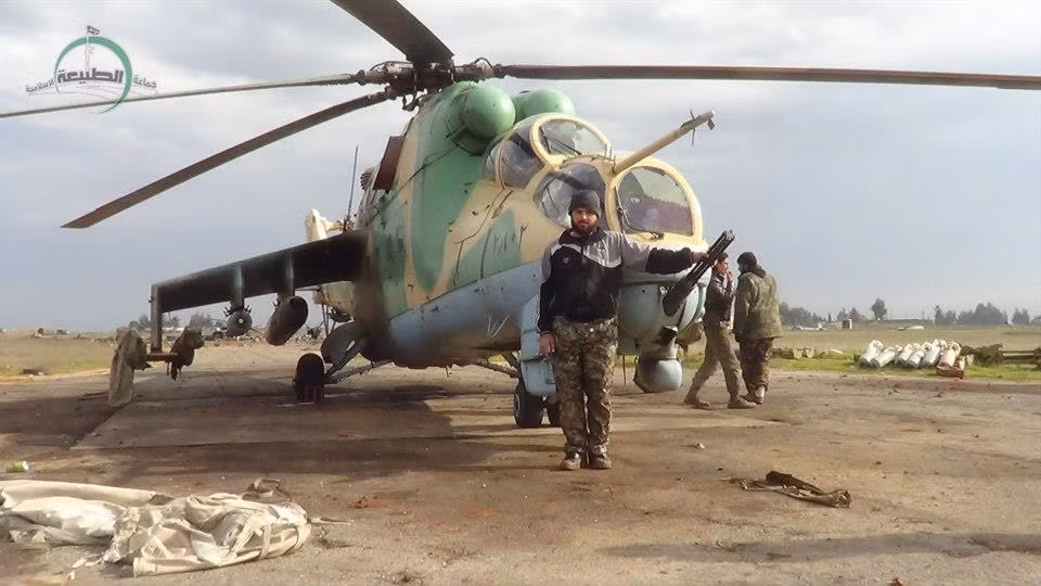 Có một cũng đang gây nhiều tranh cãi nữa, trong khi báo giới Nga khẳng định các phi công Nga điều khiển một chiếc trực thăng tấn công Mi-25 thì phương Tây cho là đó có thể là Mi-24P hoặc Mi-35M.