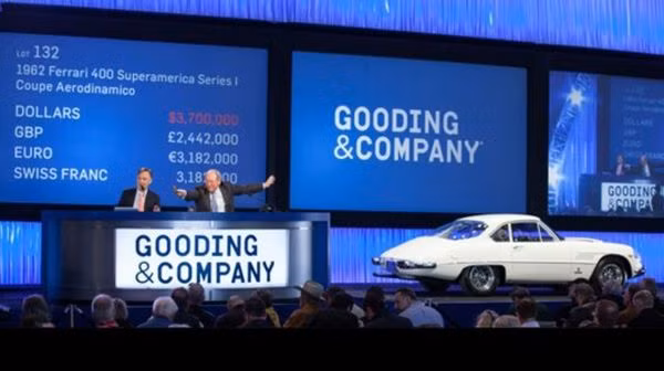 5. 1962 Ferrari 400 Superamerica Series I Coupe Aerodinamico: Chiếc siêu xe một thời đã từng qua tay nhiều nhân vật nổi tiếng này được bán lại với giá 4.070.000 đôla.