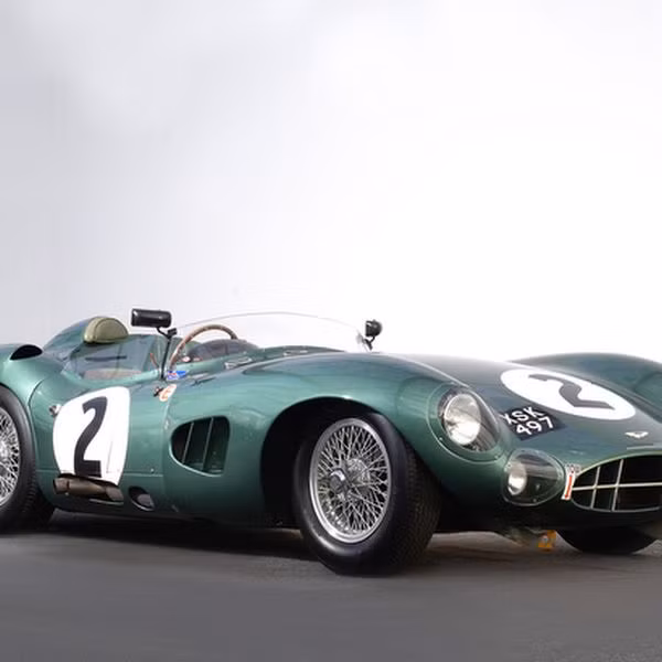 4. Aston Martin DBR1: Chiếc xe này là chiếc xe duy nhất tính đến hiện tại của Aston Martin từng đoạt một chức vô địch thế giới năm 1969. Cùng năm, chiếc xe cũng giành chiến thắng trên đường đua Le Mans.