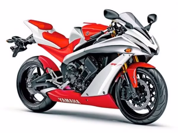 5. Yamaha YZF R1 - 297 km/h: Sản phẩm của Yamaha được trang bị động cơ DOHC 4 xi lanh 20 van với công suất tối đa 128,2 mã lực cùng một hộp số 6 cấp.