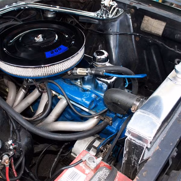 6. Bộ tản nhiệt: Đừng quên kiểm tra và thay nước cho bộ tản nhiệt nếu bạn muốn kéo dài tuổi thọ động cơ. Nếu bạn ở vùng có khí hậu lạnh, ngoài nước cần cho thêm chất chống đông.