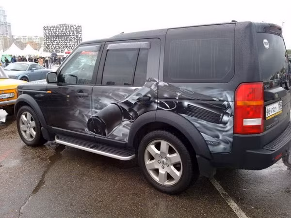 5. Có lẽ người chủ này muốn phô diễn với mọi người xung quanh rằng mình là một găngxtơ chính hiệu.