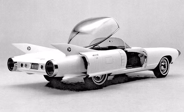6. Cadillac Cyclone 1959: Cadillac thể hiện tầm nhìn tuyệt vời khi tạo ra một chiếc xe tự lái. Chiếc xe này được thiết kế để bay đến mặt trăng, nhưng đến ngày nay người ta đã có các phương tiện khác để làm điều đó.