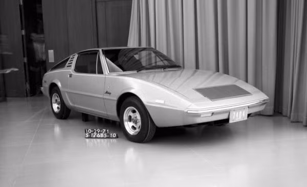 Chiếc Mustang 2 bắt đầu được lên ý tưởng từ năm 1971 với hình tượng một con la đang chạy. Tuy nhiên, đáng tiếc thay, không nhiều ý tưởng trong số này được đưa vào thực tế.