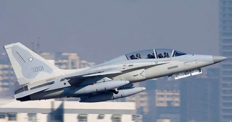 FA-50 có khả năng đạt tốc độ siêu âm 1.640km/h, bán kính tác chiến khoảng 900km, trần bay gần 15km.