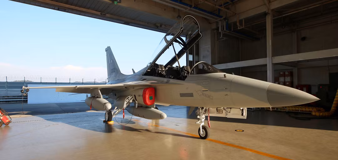 Trả lời bên lề triển lãm An ninh và Quốc phòng châu Á (ADAS 2016) ở Manila, lãnh đạo Không quân Philippines tuyên bố, kế hoạch từ nay tới năm 2028 nước này sẽ mua thêm hàng loạt máy bay chiến đấu mới cùng trực thăng tấn công nhằm bảo vệ vùng đặc quyền kinh tế (EEZ).