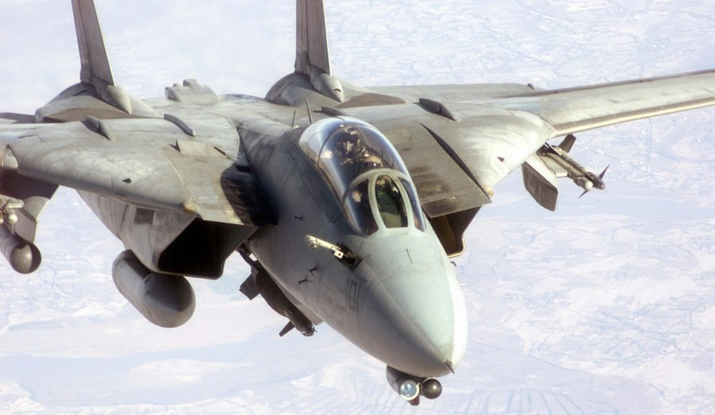 Sau đó Mỹ đã phát triển radar APG-71 với năng lực vượt trội để trang bị cho dòng tiêm kích hạm chủ lực này.