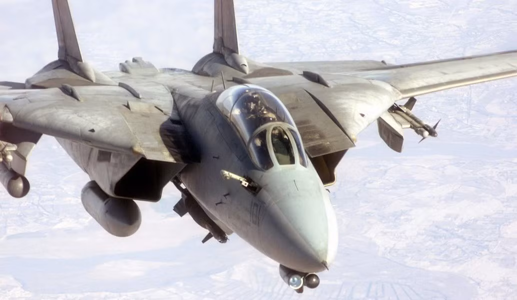 Sau đó Mỹ đã phát triển radar APG-71 với năng lực vượt trội để trang bị cho dòng tiêm kích hạm chủ lực này.