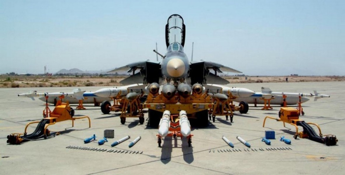 Đặc biệt với kiểu cánh cụp, cánh xòe giúp F-14 bay ổn định ở tốc độ thấp.