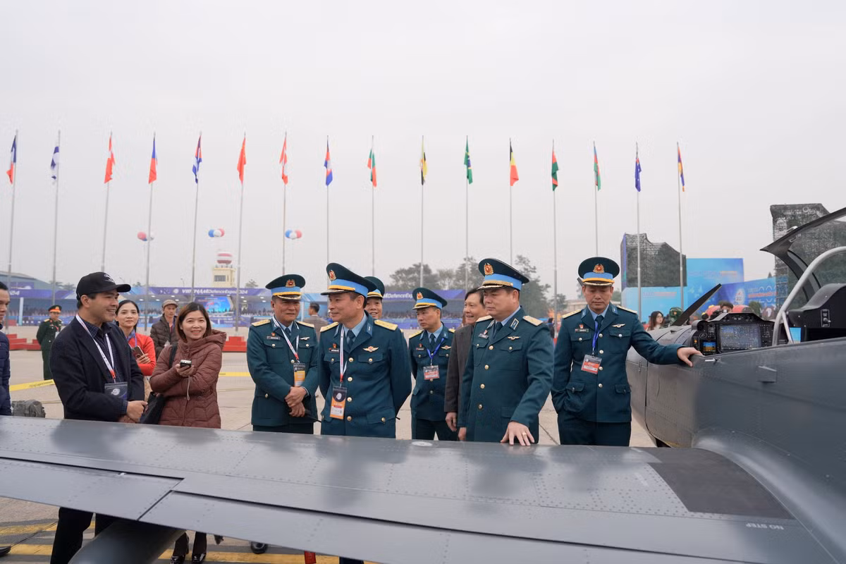 Động cơ, cánh quạt và thiết bị điện tử của các nước phương tây, phần còn lại bao gồm các cấu trúc thân, cánh, càng và các phụ kiện được sản xuất và lắp ráp hoàn toàn tại nhà máy của Flying Legend Vietnam.