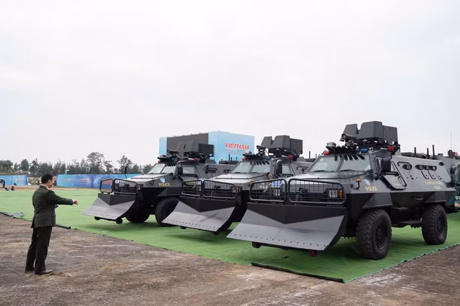 Các khí tài hiện đại của lực lượng CAND cũng tham gia triển lãm