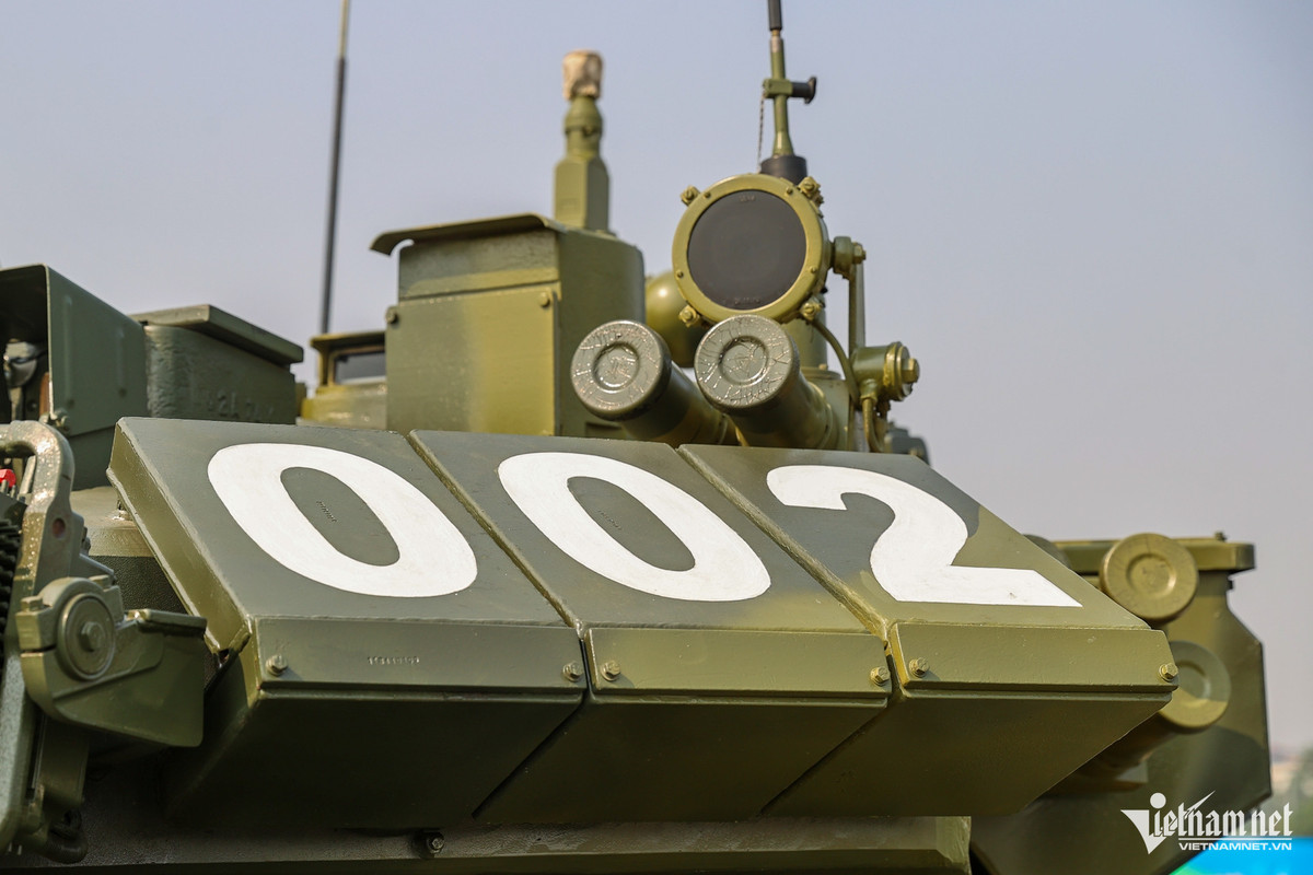 Động cơ 1.000 mã lực cho phép xe tăng đạt tốc độ tối đa lên tới 60 km/h với tầm hoạt động lên đến 550 km.