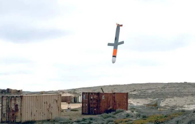 Căn cứ này cũng là nơi chiến hạm Australia, chiếc thứ 2 trong số 3 khu trục hạm cùng lớp, vừa hoàn thành quá trình bảo dưỡng kéo dài 4 tuần với sự hỗ trợ của Hải quân Mỹ.