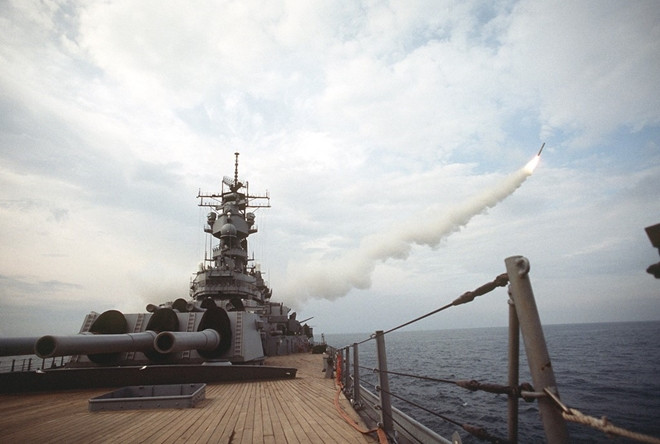 Tên lửa hành trình Tomahawk có khả năng mang đầu đạn thông thường và cả đầu đạn hạt nhân. Ảnh: iStock, Property of Military