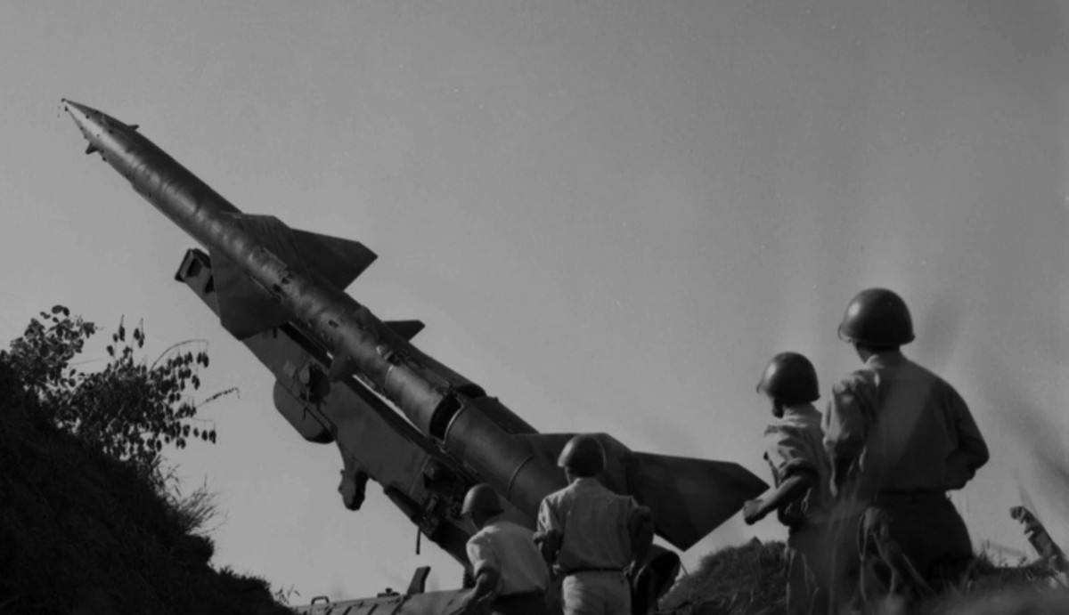 19h25 ngày 18/12/1972, Không quân Việt Nam được lệnh cất cánh đón đánh các tốp máy bay chiến thuật của địch. Ảnh: TTXVN.