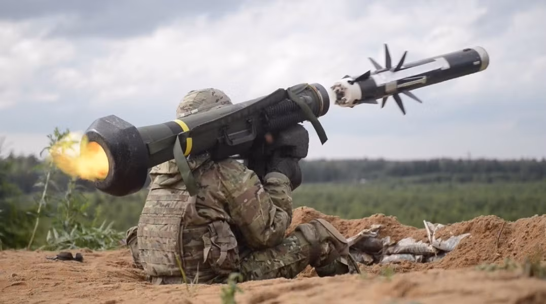 Ukraine chỉ có một số ít tổ hợp ATGM Stugna-P nội địa cho nên binh sĩ nước này hầu như phụ thuộc hoàn toàn và phải chiến đấu bằng những gì các đồng minh phương Tây cung cấp.