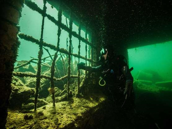 Chỉ trong một thời gian ngắn nơi đây đã bị ngập trong nước và giờ trở thành một điểm du lịch lý tưởng đối với những người thích lặn.