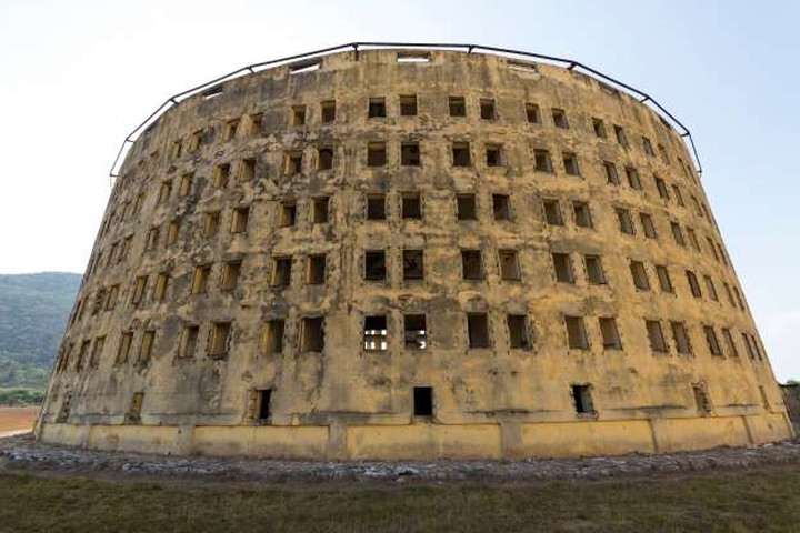 Nhà tù Presidio Modelo ở Nueva Gerona, Cuba Được xây dựng như một "nhà tù kiểu mẫu" trong thiết kế Panopticon vào cuối những năm 1920.