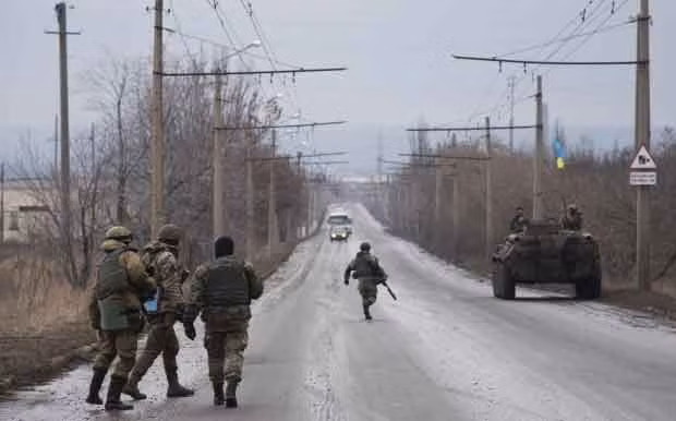 Các binh sĩ chính phủ ở miền đông Ukraine.