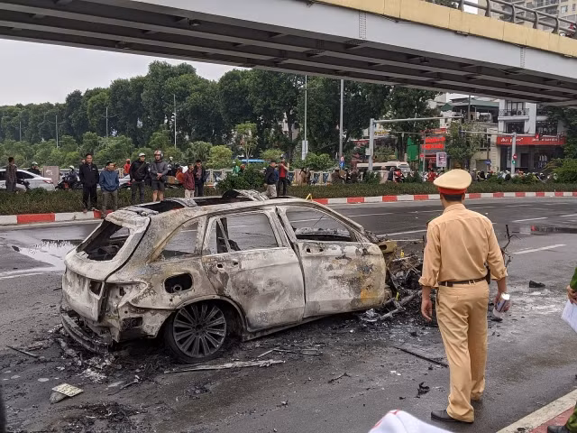 Theo anh Thái, do quá trình tiếp xúc với lửa lớn kèm theo khói độc nên anh Thái đã bị tức ngực, rát mặt sau đó.