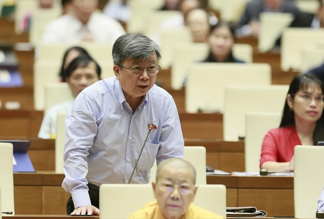 Dai bieu de nghi xem xet viec ban 34% co phan cong ty nuoc Song Duong cho nuoc ngoai