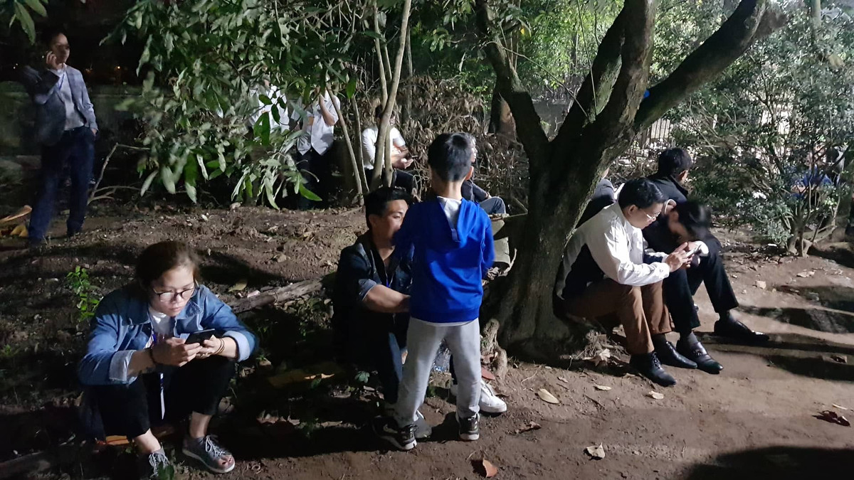 "Vạ vật" chờ giờ làm lễ phát ấn.