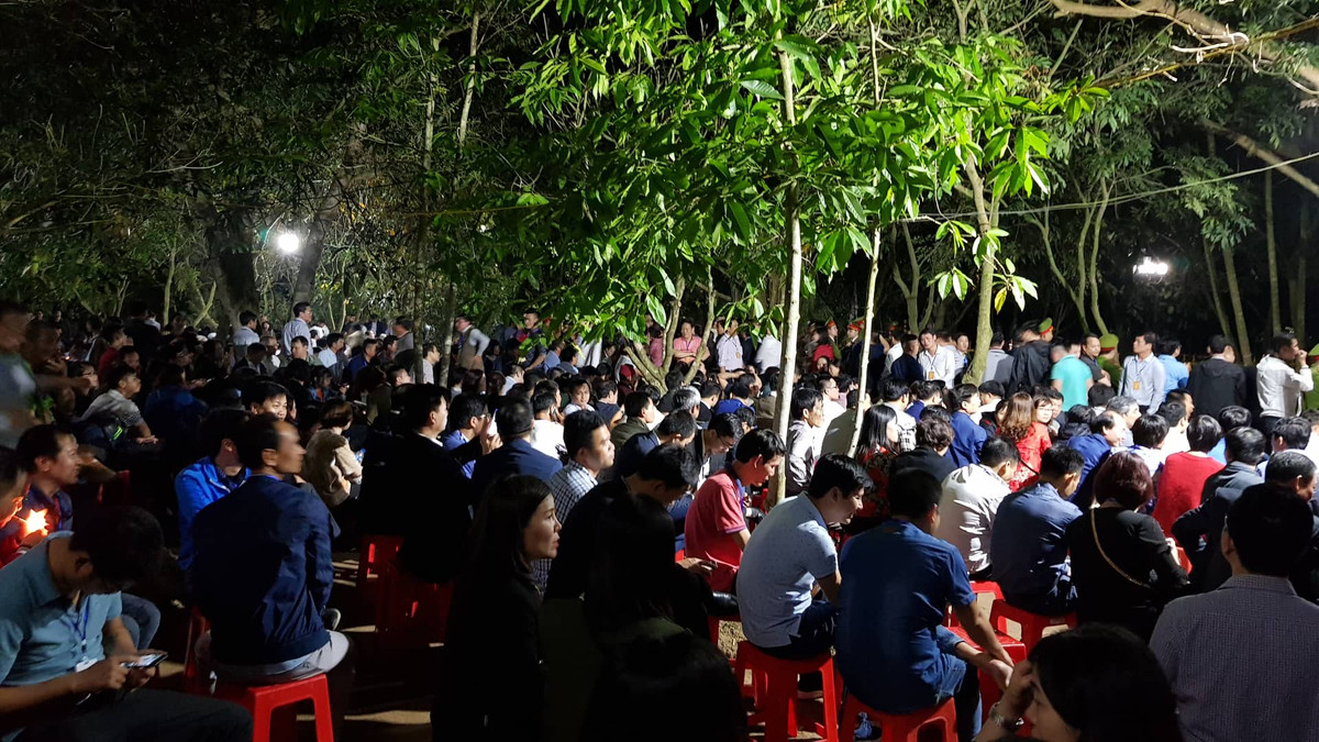 Anh: Hang tram dai bieu vat vo cho gio khai an den Tran