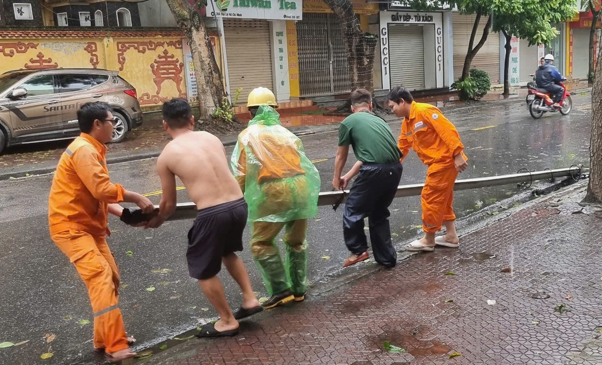 Sau bão, Hải Dương còn khoảng 220.000 khách hàng chưa có điện Sau bao, Hai Duong con khoang 220.000 khach hang chua co dien