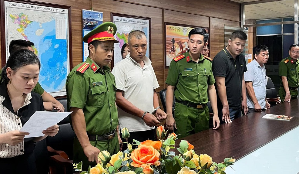 Hải Dương: Bắt đối tượng người Trung Quốc vì gây ô nhiễm môi trường Hai Duong: Bat doi tuong nguoi Trung Quoc vi gay o nhiem moi truong