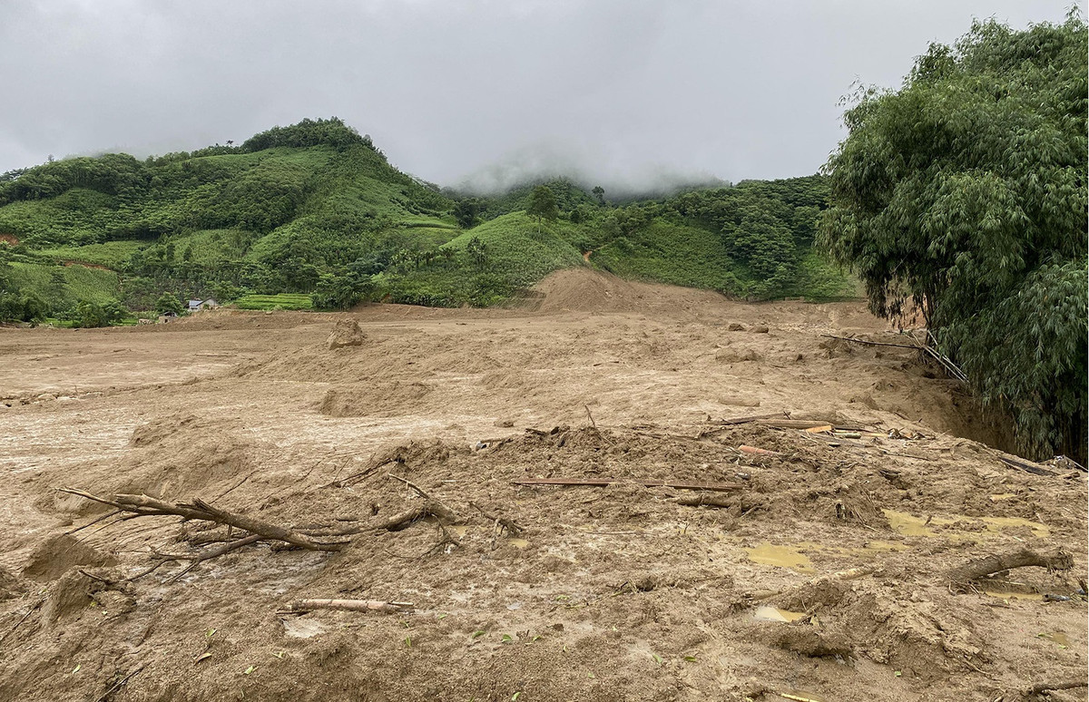 Lũ quét vùi lấp một thôn 35 hộ, 15 người chết ở Lào Cai Lu quet vui lap mot thon 35 ho, 15 nguoi chet o Lao Cai