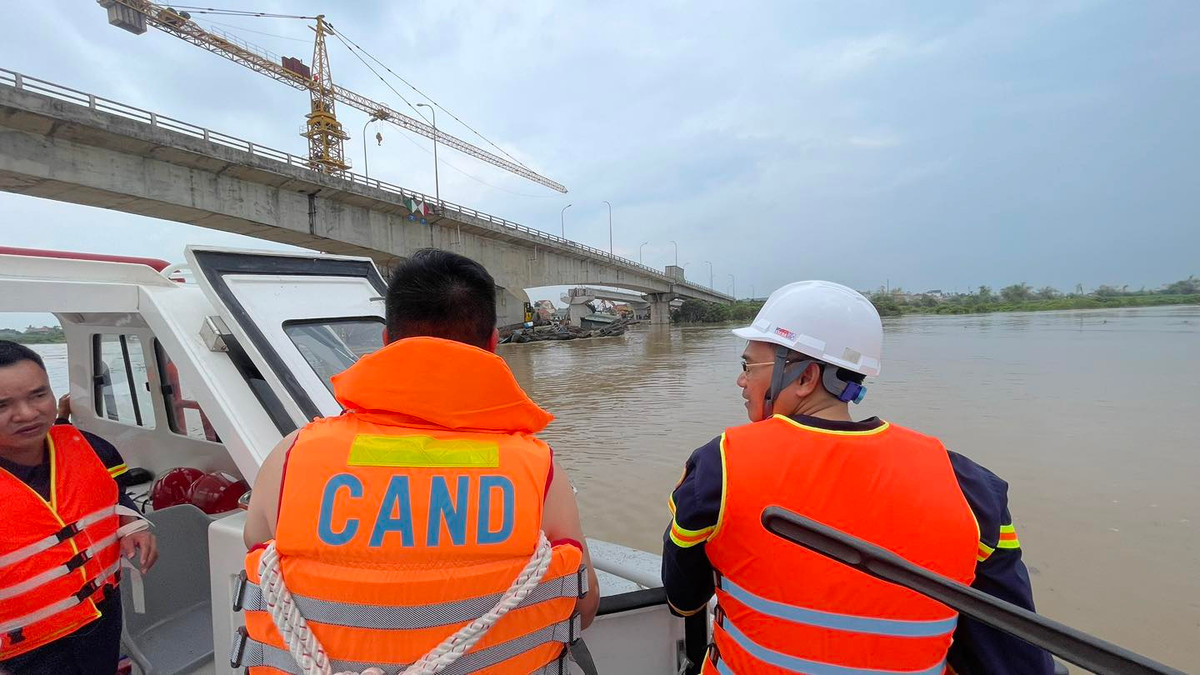 Hai Duong: 2 be ca troi dat mac vao tru cau Hop Thanh-Hinh-2