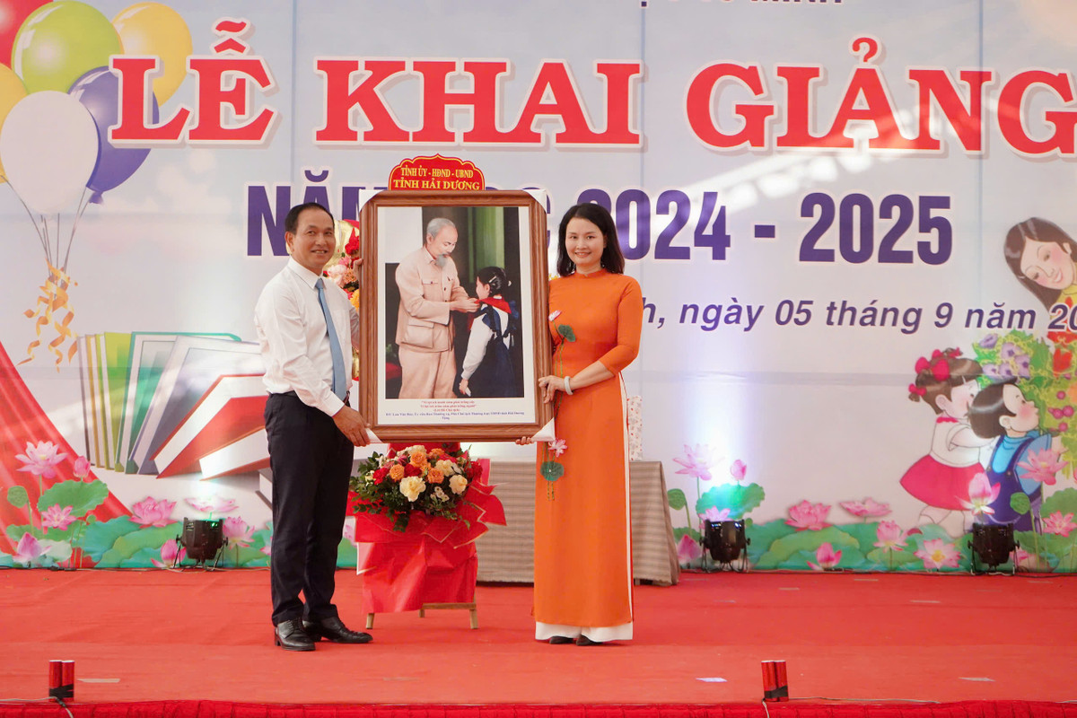 Bí thư Tỉnh ủy Hải Dương: Tạo điều kiện cho giáo dục phát triển - Hình 5 Bi thu Tinh uy Hai Duong: Tao dieu kien cho giao duc phat trien-Hinh-5