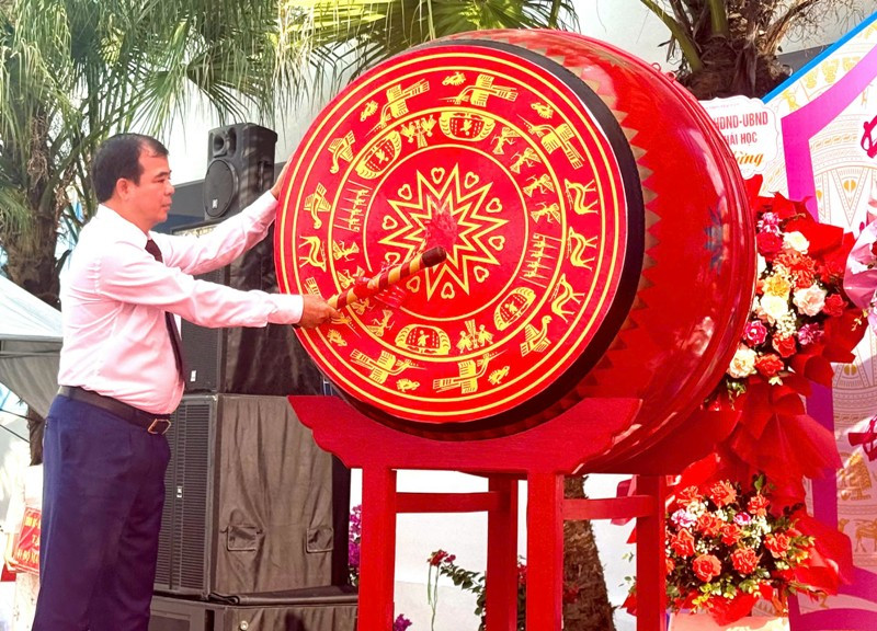 Bí thư Tỉnh ủy Hải Dương: Tạo điều kiện cho giáo dục phát triển - Hình 9 Bi thu Tinh uy Hai Duong: Tao dieu kien cho giao duc phat trien-Hinh-9