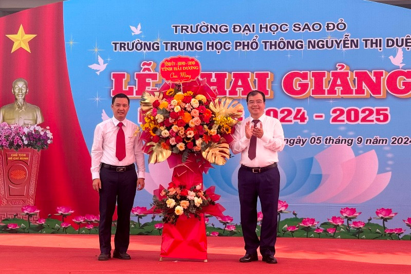 Bí thư Tỉnh ủy Hải Dương: Tạo điều kiện cho giáo dục phát triển - Hình 8 Bi thu Tinh uy Hai Duong: Tao dieu kien cho giao duc phat trien-Hinh-8