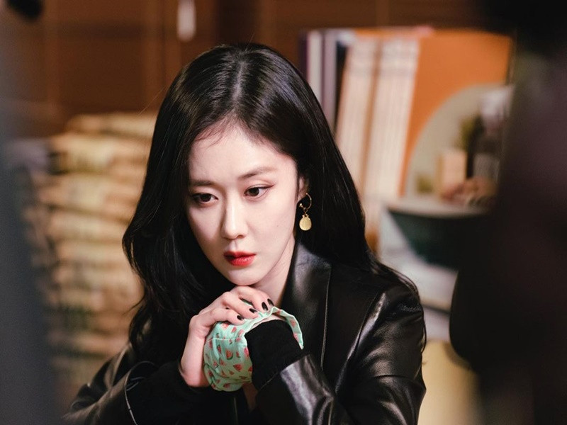 Jang Nara từng chia sẻ, các bạn diễn kém tuổi đối xử với cô như bạn bè còn khán giả nam coi cô như tình đầu thời học trò. Nhờ thế, cô chưa bao giờ nghĩ mình già đi. Ảnh: Instagram Jang Nara.