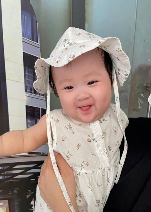 Sam chia sẻ nhiều khoảnh khắc tươi cười của con gái. Ảnh: FB Ijin Ijun.