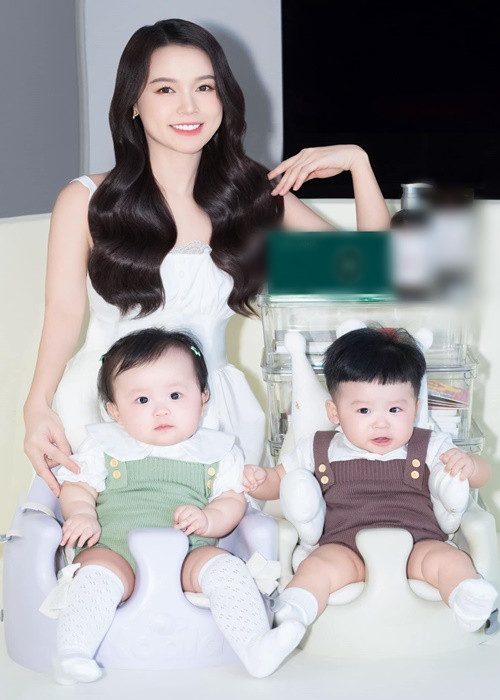 Chồng Sam là người Hàn Quốc bởi vậy Ijin và Ijun mang hai dòng máu. Ảnh: FB Sam.