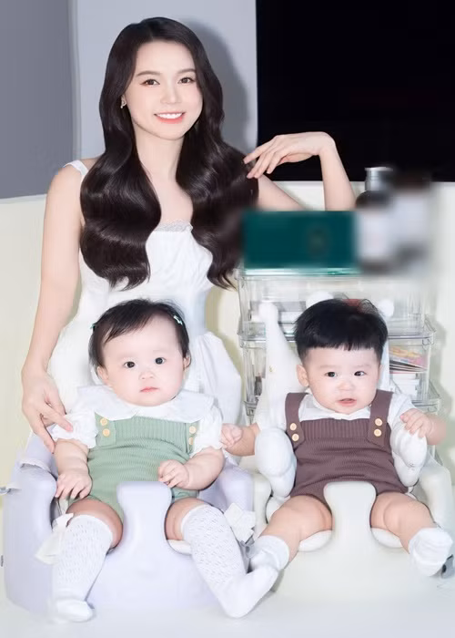 Chồng Sam là người Hàn Quốc bởi vậy Ijin và Ijun mang hai dòng máu. Ảnh: FB Sam.