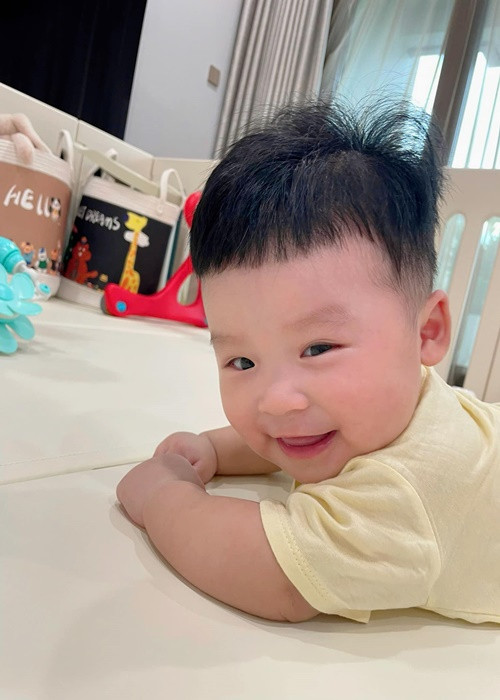 Sam cho biết, con trai Ijun giống chồng cô như đúc. Ảnh: FB Ijin Ijun.