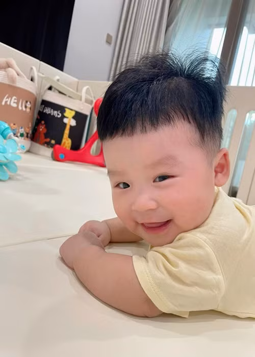 Sam cho biết, con trai Ijun giống chồng cô như đúc. Ảnh: FB Ijin Ijun.