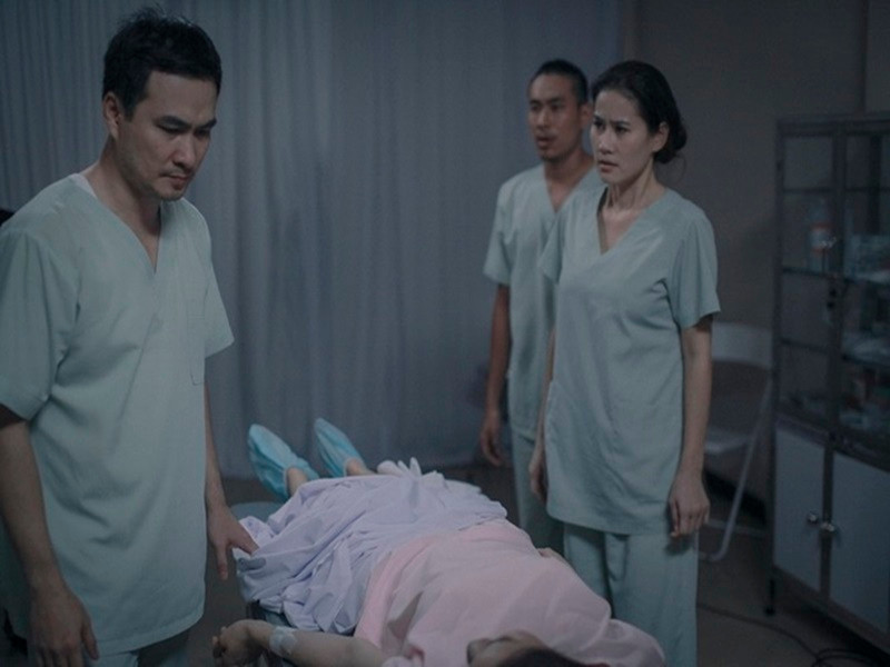 Chi Bảo đóng nhiều phim truyền hình, điện ảnh như: Đồng tiền xương máu, Những đứa con thành phố, Người đàn bà yếu đuối, Lục Vân Tiên, Cô gái xấu xí, Hương đời, Người đẹp Tây Đô, Anh em nhà bác sĩ, Tình khúc bạch dương, Khi đàn ông có bầu, Đẻ mướn, Scandal - Hào quang trở lại. Ảnh: Znews.