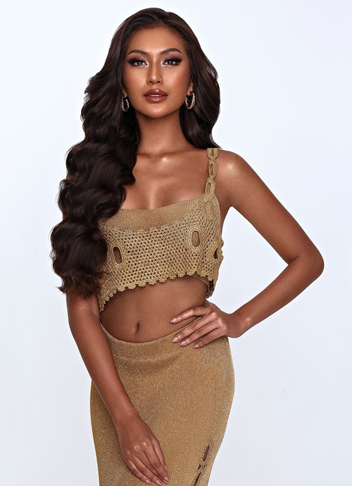 Tân hoa hậu mặc hở eo khoe dáng thon gọn. Ảnh: Instagram Ketut Permata Juliastrid.