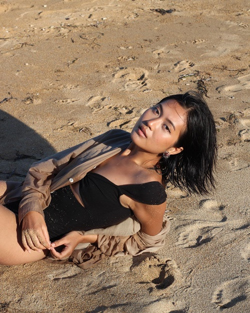 Mỹ nhân người Indonesia gây chú ý khi đăng ảnh mặc áo tắm. Ảnh: Instagram Ketut Permata Juliastrid.