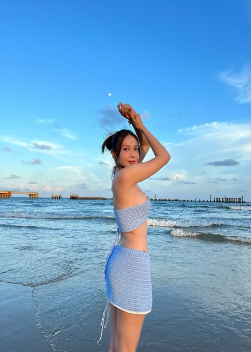 Nữ diễn viên hài sở hữu vóc dáng thon gọn, quyến rũ ở tuổi 37. Ảnh: Instagram Khả Như.