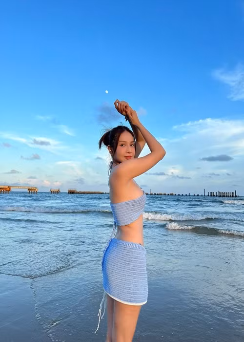 Nữ diễn viên hài sở hữu vóc dáng thon gọn, quyến rũ ở tuổi 37. Ảnh: Instagram Khả Như.