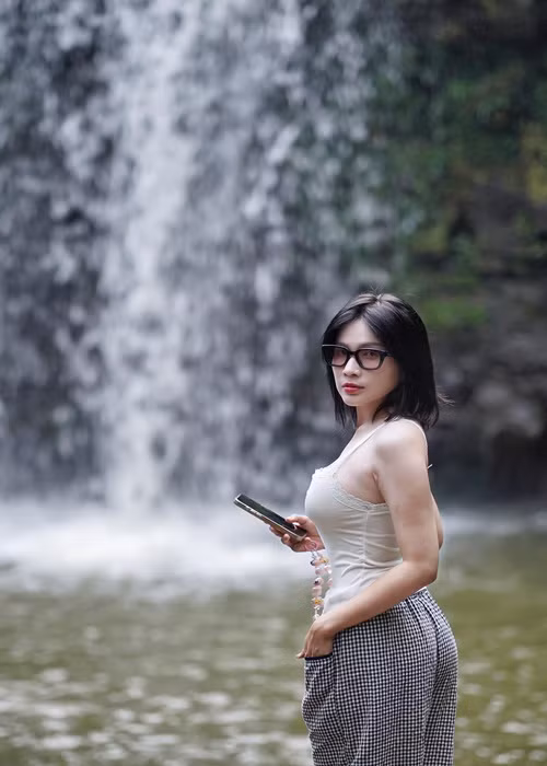 Tuy không sở hữu chiều cao như người mẫu, diễn viên Khả Như vẫn khéo chọn trang phục để tôn lên ưu điểm 3 vòng chuẩn. Ảnh: FB Khả Như.