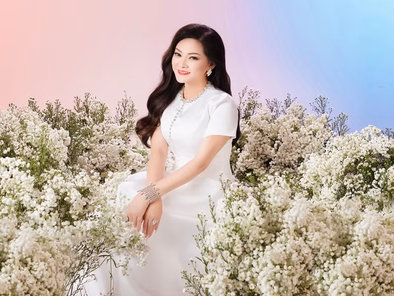 Quang Lê mới đây cho biết, từ khi có tình yêu mới, Như Quỳnh thay đổi hẳn. Cô ngủ được mà không cần lạm dụng thuốc ngủ nữa.