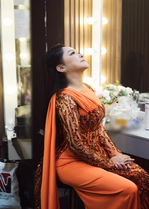 Như Quỳnh từng gặp nhiều biến cố trong cuộc sống. Cô mất 3 người thân trong 3 năm, có một khối u nhỏ trong não hơn 10 năm qua.